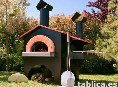 Biesiadowanie z piecem do pizzy (piecem chlebowym).