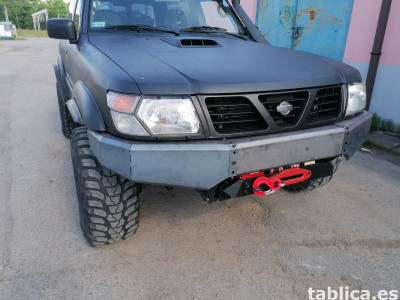 Parachoques atornillado de acero para Nissan Patrol GR y61.