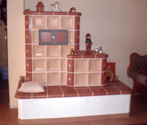 Zdrowy piec kaflowy z widokiem ognia. 98