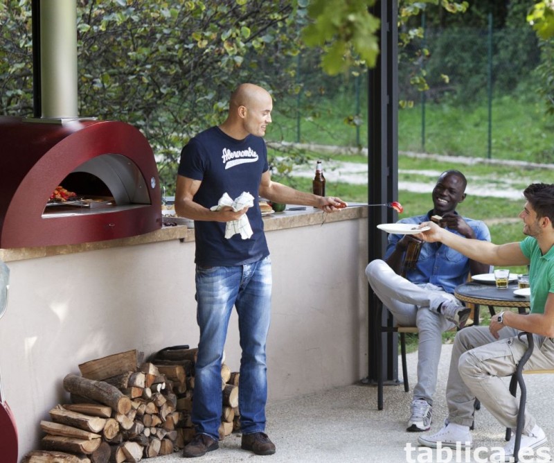 Biesiadowanie z piecem do pizzy (piecem chlebowym). 20