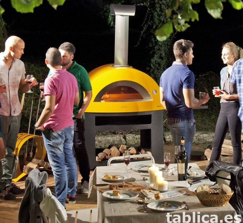 Biesiadowanie z piecem do pizzy (piecem chlebowym). 87