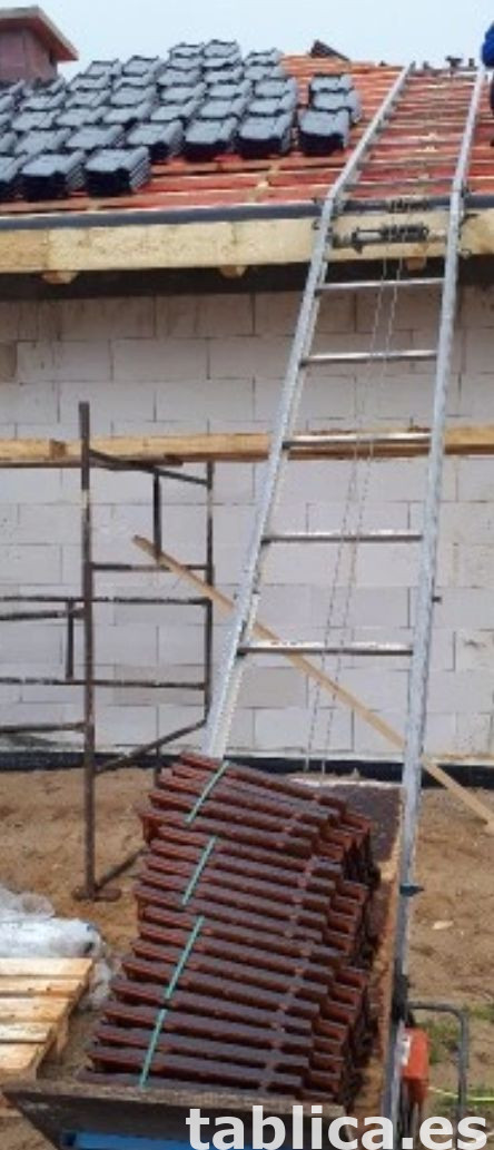 Roofing hoist for transporting materials 0